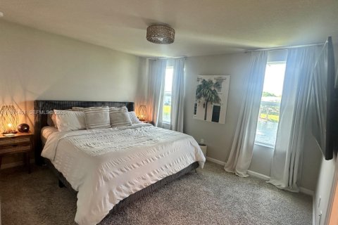 Townhouse in Mangonia Park, Florida 3 bedrooms, 135.08 sq.m. № 2032274 - photo 7