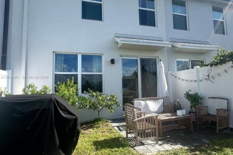 Townhouse in Mangonia Park, Florida 3 bedrooms, 135.08 sq.m. № 2032274 - photo 19