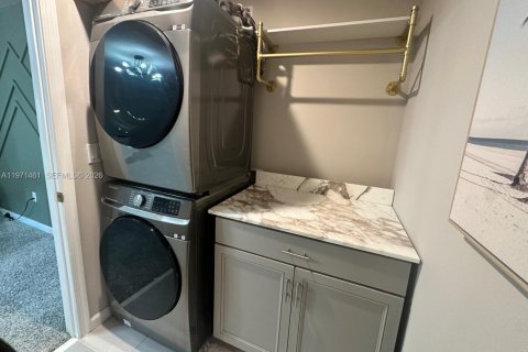 Townhouse in Mangonia Park, Florida 3 bedrooms, 135.08 sq.m. № 2032274 - photo 5