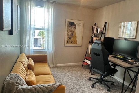 Townhouse in Mangonia Park, Florida 3 bedrooms, 135.08 sq.m. № 2032274 - photo 3