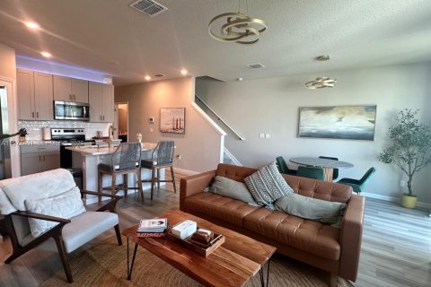 Townhouse in Mangonia Park, Florida 3 bedrooms, 135.08 sq.m. № 2032274 - photo 15