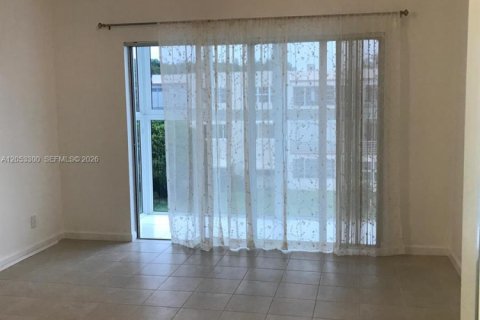 Condo in Hollywood, Florida, 1 bedroom № 2179245 - photo 14