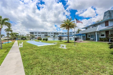 Condo in Hollywood, Florida, 1 bedroom № 2179245 - photo 26