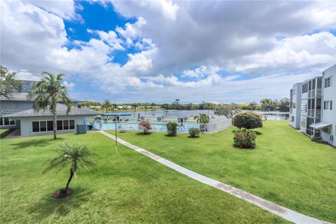 Condo in Hollywood, Florida, 1 bedroom № 2179245 - photo 30