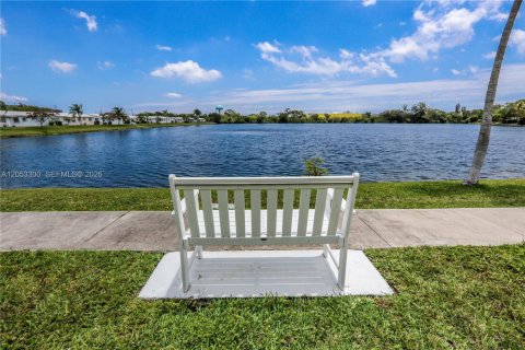Condo in Hollywood, Florida, 1 bedroom № 2179245 - photo 25
