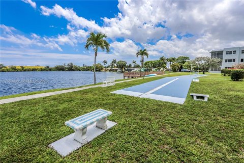 Condo in Hollywood, Florida, 1 bedroom № 2179245 - photo 24