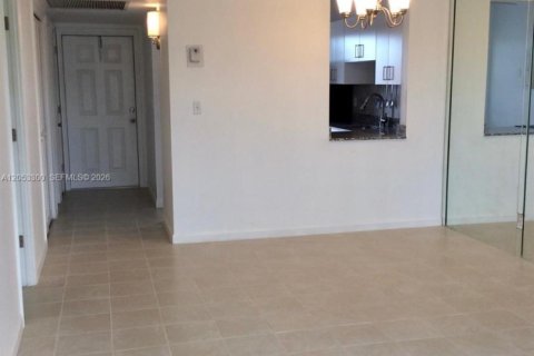 Condo in Hollywood, Florida, 1 bedroom № 2179245 - photo 2