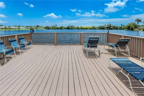 Condo in Hollywood, Florida, 1 bedroom № 2179245 - photo 27