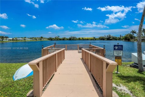 Condo in Hollywood, Florida, 1 bedroom № 2179245 - photo 22