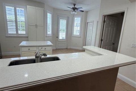 Townhouse in Orlando, Florida 3 bedrooms, 191.38 sq.m. № 2295021 - photo 12
