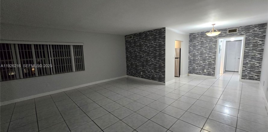 Condo in North Miami, Florida, 1 bedroom  № 1984704