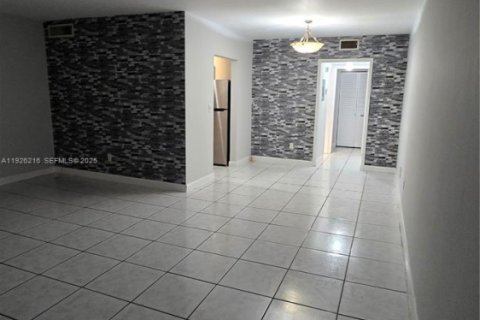Condo in North Miami, Florida, 1 bedroom  № 1984704 - photo 6