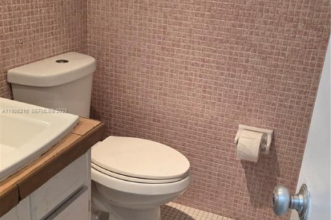 Condo in North Miami, Florida, 1 bedroom  № 1984704 - photo 10