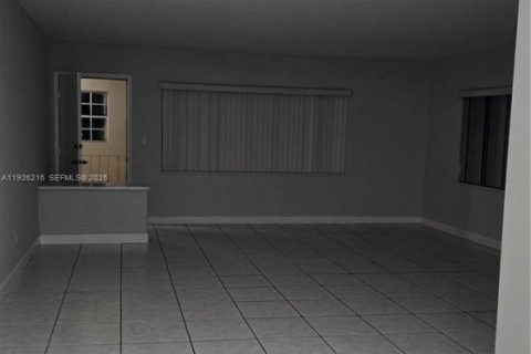 Condo in North Miami, Florida, 1 bedroom  № 1984704 - photo 11