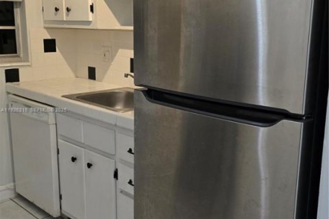 Condo in North Miami, Florida, 1 bedroom  № 1984704 - photo 5