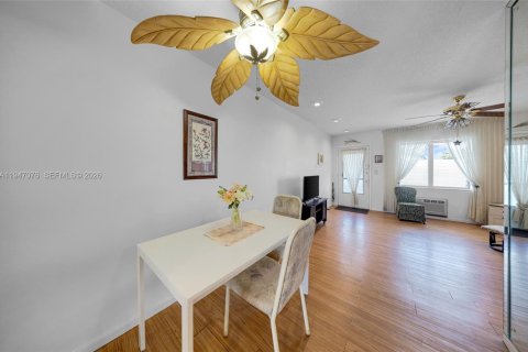 Copropriété à vendre à Miami, Floride: 1 chambre, 57.6 m2 № 2152933 - photo 5