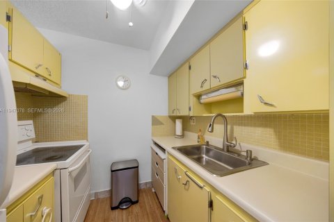 Copropriété à vendre à Miami, Floride: 1 chambre, 57.6 m2 № 2152933 - photo 7