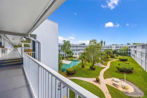 Copropriété à vendre à Miami, Floride: 1 chambre, 57.6 m2 № 2152933 - photo 15