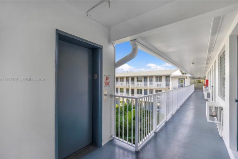 Copropriété à vendre à Miami, Floride: 1 chambre, 57.6 m2 № 2152933 - photo 21