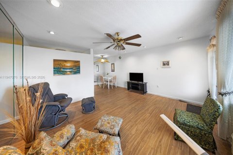 Copropriété à vendre à Miami, Floride: 1 chambre, 57.6 m2 № 2152933 - photo 3
