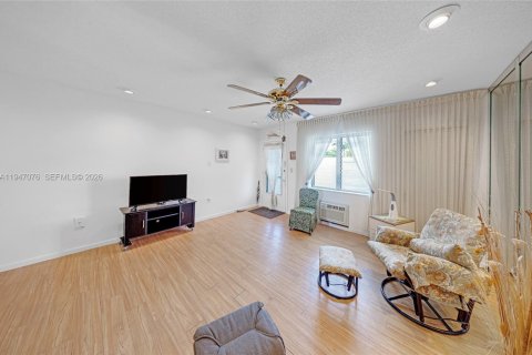 Copropriété à vendre à Miami, Floride: 1 chambre, 57.6 m2 № 2152933 - photo 2