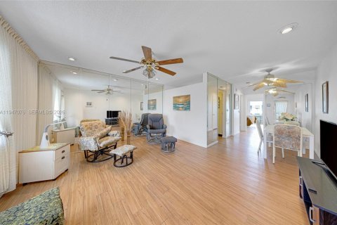 Copropriété à vendre à Miami, Floride: 1 chambre, 57.6 m2 № 2152933 - photo 4
