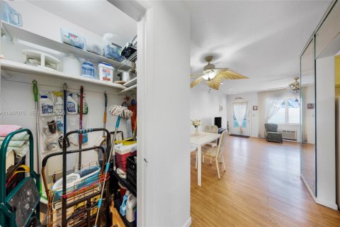 Copropriété à vendre à Miami, Floride: 1 chambre, 57.6 m2 № 2152933 - photo 10
