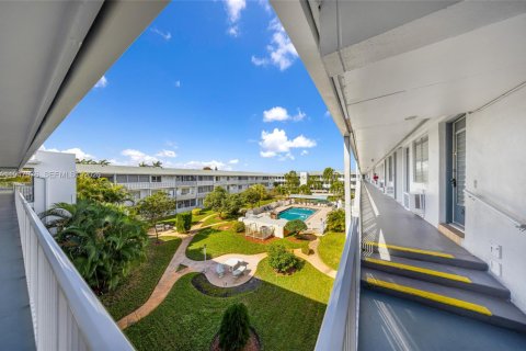 Copropriété à vendre à Miami, Floride: 1 chambre, 57.6 m2 № 2152933 - photo 23