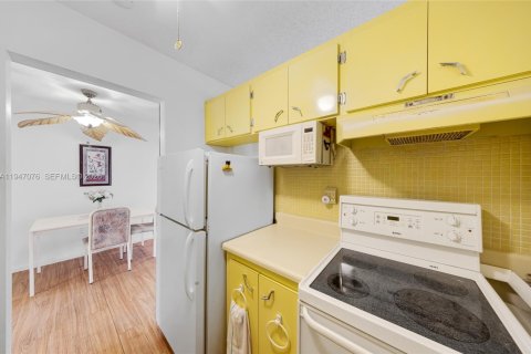 Copropriété à vendre à Miami, Floride: 1 chambre, 57.6 m2 № 2152933 - photo 8