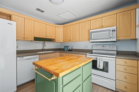House in Orlando, Florida 3 bedrooms, 137.12 sq.m. № 2147811 - photo 12