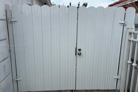 Immobilier commercial à louer à Homestead, Floride: 1 chambre, 136.94 m2 № 2154298 - photo 10
