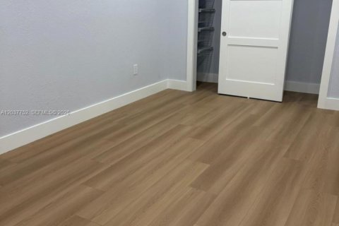 Immobilier commercial à louer à Homestead, Floride: 1 chambre, 136.94 m2 № 2154298 - photo 3