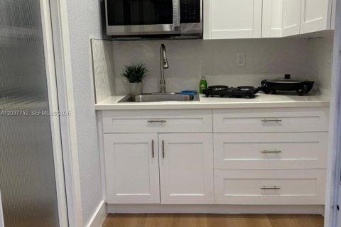 Immobilier commercial à louer à Homestead, Floride: 1 chambre, 136.94 m2 № 2154298 - photo 2