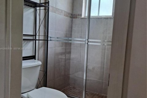 Touwnhouse à louer à Pembroke Pines, Floride: 2 chambres, 108.7 m2 № 2393375 - photo 24