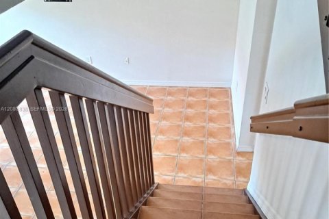 Touwnhouse à louer à Pembroke Pines, Floride: 2 chambres, 108.7 m2 № 2393375 - photo 17