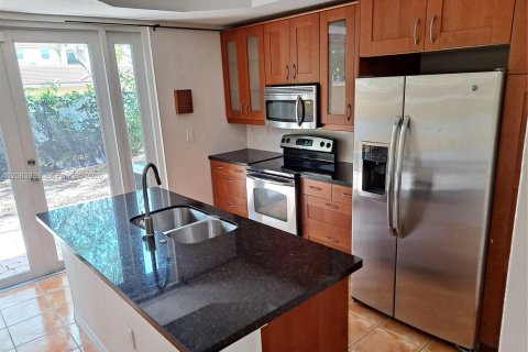Touwnhouse à louer à Pembroke Pines, Floride: 2 chambres, 108.7 m2 № 2393375 - photo 6