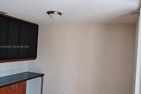 Touwnhouse à louer à Pembroke Pines, Floride: 2 chambres, 108.7 m2 № 2393375 - photo 14