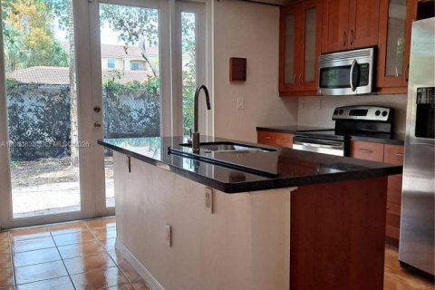 Touwnhouse à louer à Pembroke Pines, Floride: 2 chambres, 108.7 m2 № 2393375 - photo 5