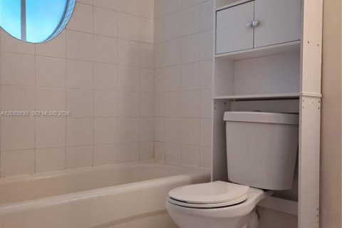Touwnhouse à louer à Pembroke Pines, Floride: 2 chambres, 108.7 m2 № 2393375 - photo 30