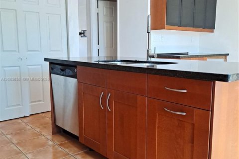 Touwnhouse à louer à Pembroke Pines, Floride: 2 chambres, 108.7 m2 № 2393375 - photo 12