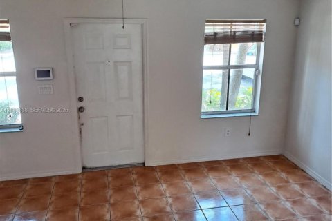 Touwnhouse à louer à Pembroke Pines, Floride: 2 chambres, 108.7 m2 № 2393375 - photo 2