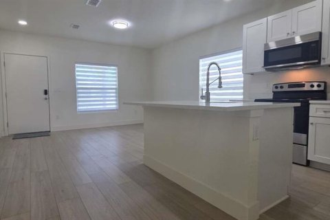 Appartement à louer à Saint Petersburg, Floride: 3 chambres, 92.9 m2 № 2111684 - photo 2
