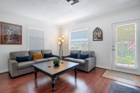 Casa en venta en Lakeland, Florida, 4 dormitorios, 195.09 m2 № 2114455 - foto 3