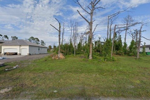 Terreno en venta en Rotonda, Florida № 1858062 - foto 1