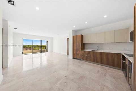 Condominio en alquiler en Coral Gables, Florida, 2 dormitorios, 156.35 m2 № 1940000 - foto 3