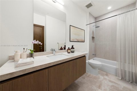 Condominio en alquiler en Coral Gables, Florida, 2 dormitorios, 156.35 m2 № 1940000 - foto 12