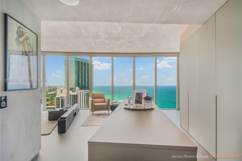 Condo in Sunny Isles Beach, Florida, 4 bedrooms № 2145853 - photo 3