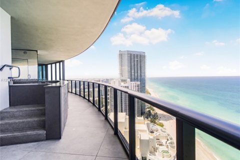 Condo in Sunny Isles Beach, Florida, 4 bedrooms  № 2145853