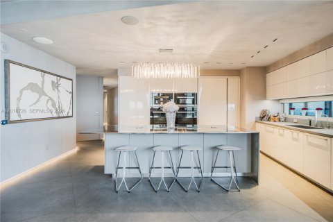 Condo in Sunny Isles Beach, Florida, 4 bedrooms № 2145853 - photo 5