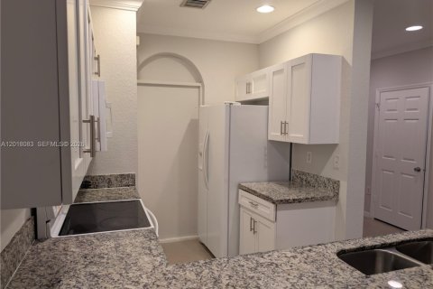 Townhouse in North Lauderdale, Florida 4 bedrooms, 152.36 sq.m. № 2086310 - photo 7